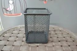 DRŽAČ ZA OLOVKE METALNI
